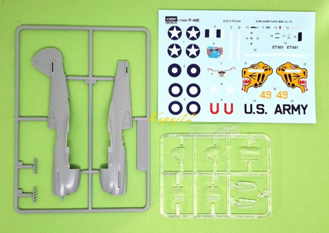 Plastikowy model samolotu do sklejania P-40E Zestaw: farby, klej, lakier Plastikowy model samolotu do sklejania P-40E Zestaw: farby, klej, lakier