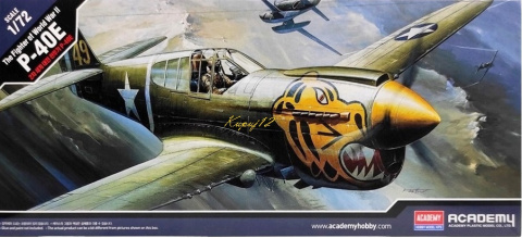 Plastikowy model samolotu do sklejania P-40E Zestaw: farby, klej, lakier Plastikowy model samolotu do sklejania P-40E Zestaw: farby, klej, lakier