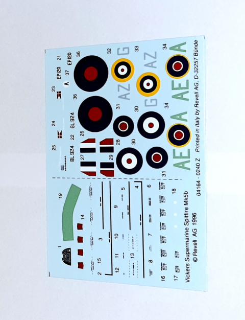 Model Samolotu do sklejania SPITFIRE Mk V Zestaw:farby, lakier, klej,pędzle Model Samolotu do sklejania SPITFIRE Mk V Zestaw:farby, lakier, klej,pędzle