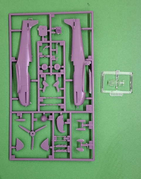 Model Samolotu do sklejania SPITFIRE Mk V Zestaw:farby, lakier, klej,pędzle Model Samolotu do sklejania SPITFIRE Mk V Zestaw:farby, lakier, klej,pędzle