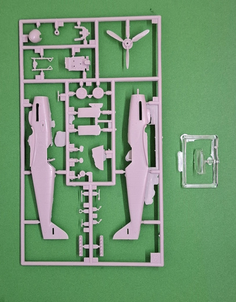 Model samolotu Messerschmitt 109 G-10 Zestaw:farbki, klej, pędzelki, lakier Model samolotu Messerschmitt 109 G-10 Zestaw:farbki, klej, pędzelki, lakier