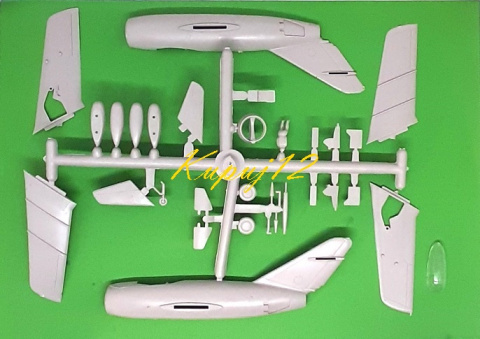 Model samolotu MiG-15 Fagot. Zestaw: podkład, farby, lakier klej, pędzelki Model samolotu MiG-15 Fagot. Zestaw: podkład, farby, lakier klej, pędzelki