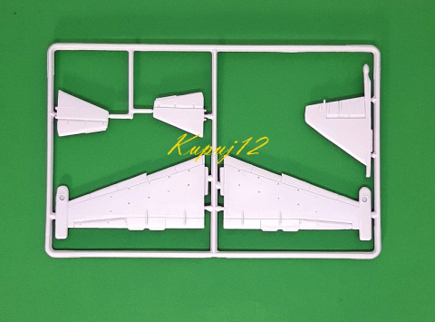 Model samolotu Suchoj Su-25K + farba podkładowa, wash, farby, lakier bezbarwny Model samolotu Suchoj Su-25K + farba podkładowa, wash, farby, lakier bezbarwny