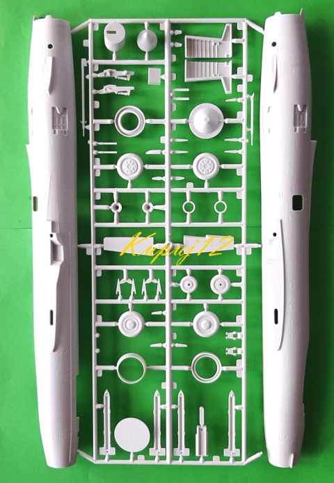 MODEL radzieckiego samolotu odrzutowego SUCHOJ SU-7 BKL + klej, podkład, farba modelarska, lakier... ZESTAW STARTOWY MODELARZA MODEL radzieckiego samolotu odrzutowego SUCHOJ SU-7 BKL + klej, podkład, farba modelarska, lakier... ZESTAW STARTOWY MODELARZA