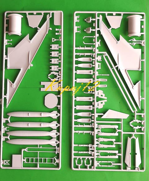 MODEL radzieckiego samolotu odrzutowego SUCHOJ SU-7 BKL + klej, podkład, farba modelarska, lakier... ZESTAW STARTOWY MODELARZA MODEL radzieckiego samolotu odrzutowego SUCHOJ SU-7 BKL + klej, podkład, farba modelarska, lakier... ZESTAW STARTOWY MODELARZA
