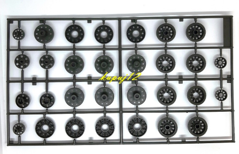 MODEL plastikowego czołgu Tank T34/76 + mata do cięcia A3, klej, podkład, lakier, farba akrylowa modelarska, pędzelki.... MODEL plastikowego czołgu Tank T34/76 + mata do cięcia A3, klej, podkład, lakier, farba akrylowa modelarska, pędzelki....