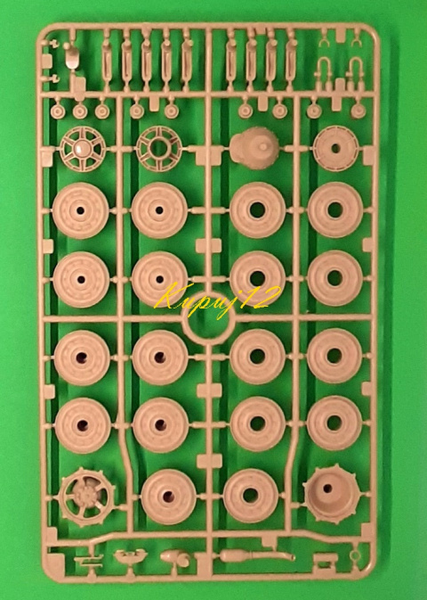 MODEL plastikowy do sklejania czołg Panzer Kampfwagen VI Tiger II King Tiger, Tygrys Królewski, skala 1:35 + klej, farby... MODEL plastikowy do sklejania czołg Panzer Kampfwagen VI Tiger II King Tiger, Tygrys Królewski, skala 1:35 + klej, farby...
