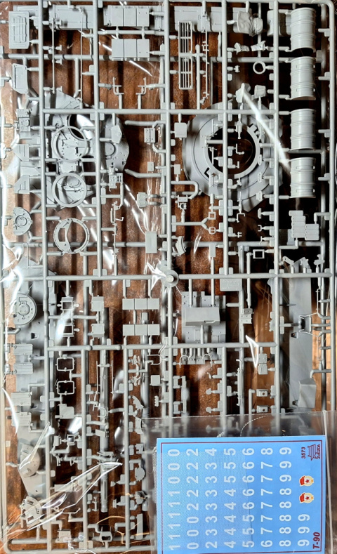 PLASTIKOWY MODEL do sklejania czołg T-90 + mata A3, klej modelarski wamod, farby akrylowe do modeli, pędzelek modelarski 000 ... PLASTIKOWY MODEL do sklejania czołg T-90 + mata A3, klej modelarski wamod, farby akrylowe do modeli, pędzelek modelarski 000 ...