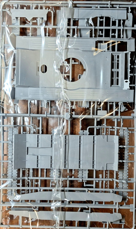 PLASTIKOWY MODEL do sklejania czołgu T-90 + klej modelarski wamod, farby akrylowe do modeli matowe, pędzelek modelarski 000 ... PLASTIKOWY MODEL do sklejania czołgu T-90 + klej modelarski wamod, farby akrylowe do modeli matowe, pędzelek modelarski 000 ...