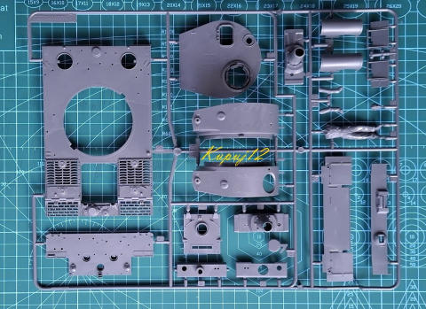 Model do sklejania czołgu Panzerkampfwagen VI Tiger I, Tygrys I , skala 1:35 + mata, klej, pędzel x3, farby... Model do sklejania czołgu Panzerkampfwagen VI Tiger I, Tygrys I , skala 1:35 + mata, klej, pędzel x3, farby...