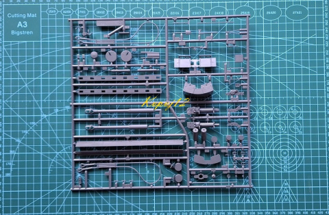 Model do sklejania czołgu Panzerkampfwagen VI Tiger I, Tygrys I , skala 1:35 + mata, klej, pędzel x3, farby... Model do sklejania czołgu Panzerkampfwagen VI Tiger I, Tygrys I , skala 1:35 + mata, klej, pędzel x3, farby...