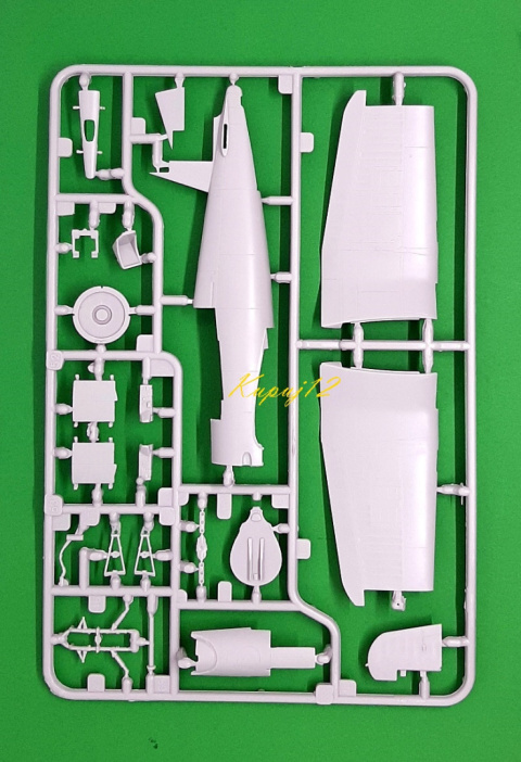 MODEL plastikowego samolotu do sklejania Corsair F4U-4, podkład, farby akrylowe matowe do modeli, podkład do farb akrylowych.. MODEL plastikowego samolotu do sklejania Corsair F4U-4, podkład, farby akrylowe matowe do modeli, podkład do farb akrylowych..