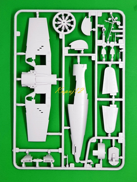 MODEL plastikowego samolotu do sklejania Corsair F4U-4, podkład, farby akrylowe matowe do modeli, podkład do farb akrylowych.. MODEL plastikowego samolotu do sklejania Corsair F4U-4, podkład, farby akrylowe matowe do modeli, podkład do farb akrylowych..
