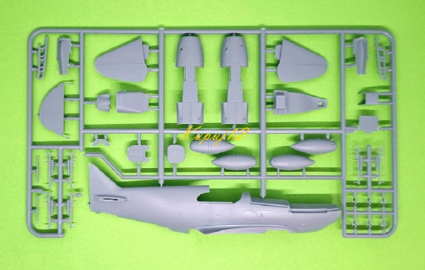PLASTIKOWY MODEL samolotu do sklejania LaGG-3 + klej, podkład, farbki akrylowe matowe do modeli, podkład do farb akrylowych.. PLASTIKOWY MODEL samolotu do sklejania LaGG-3 + klej, podkład, farbki akrylowe matowe do modeli, podkład do farb akrylowych..