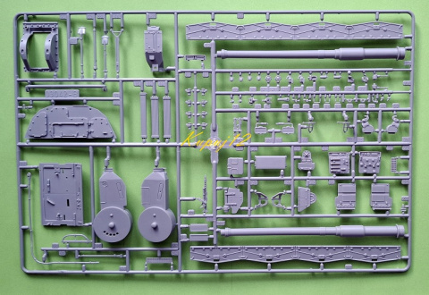 PLASTIKOWY MODEL Armatohaubicy 2000, Haubica samobieżna + mata d0 cięcia A3, klej, farby do modeli akrylowe, podkład... PLASTIKOWY MODEL Armatohaubicy 2000, Haubica samobieżna + mata d0 cięcia A3, klej, farby do modeli akrylowe, podkład...