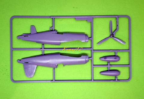 MODEL plastikowego samolotu do sklejania Corsair F4U-1D, podkład, farby akrylowe matowe do modeli, podkład do farb akrylowych.. MODEL plastikowego samolotu do sklejania Corsair F4U-1D, podkład, farby akrylowe matowe do modeli, podkład do farb akrylowych..