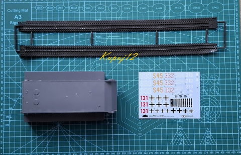 Model do sklejania czołg Panzerkampfwagen VI Tiger I, Tygrys I , skala 1:35 + mata, klej, pędzel x3, farby... Model do sklejania czołg Panzerkampfwagen VI Tiger I, Tygrys I , skala 1:35 + mata, klej, pędzel x3, farby...
