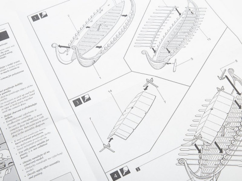 PLASTIKOWY Model łódzi Wikingów Drakkar Oseberg skala 1:180 + klej, pędzelki, zestaw farb modelarskich z fabą podkładową.... PLASTIKOWY Model łódzi Wikingów Drakkar Oseberg skala 1:180 + klej, pędzelki, zestaw farb modelarskich z fabą podkładową....