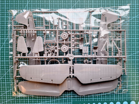 Model plastikowy samolotu do sklejania PZL P.11c + mata modelarska A3, klej, podkład, farby akrylowe matowe do modeli ... Model plastikowy samolotu do sklejania PZL P.11c + mata modelarska A3, klej, podkład, farby akrylowe matowe do modeli ...