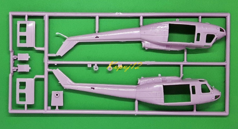 MODEL śmigłowca Bell UH-1H IROQUOIS amerykański helikopter wielozadaniowy. Zestaw: klej, model, farby, lakier, pędzle.. MODEL śmigłowca Bell UH-1H IROQUOIS amerykański helikopter wielozadaniowy. Zestaw: klej, model, farby, lakier, pędzle..