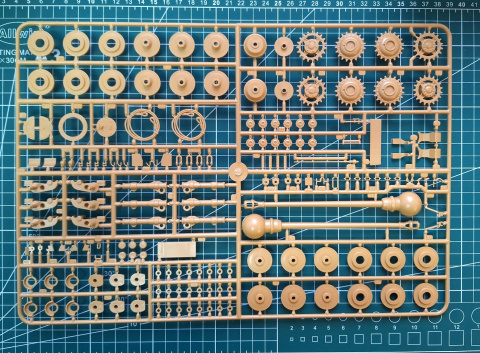 CZOŁG, działo model do sklejania, Sd. Kfz. 184 Panzerjager niszczyciel czołgów +mata, 3 pędzle, farby, podkład, lakier, 1:35 CZOŁG, działo model do sklejania, Sd. Kfz. 184 Panzerjager niszczyciel czołgów +mata, 3 pędzle, farby, podkład, lakier, 1:35