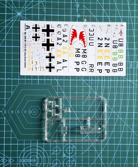 MODEL niemieckiego samolotu do sklejania Bf 110 C Zerstorer + mata modelarska A3, klej, pędzle, podkład, farby, lakier.. MODEL niemieckiego samolotu do sklejania Bf 110 C Zerstorer + mata modelarska A3, klej, pędzle, podkład, farby, lakier..