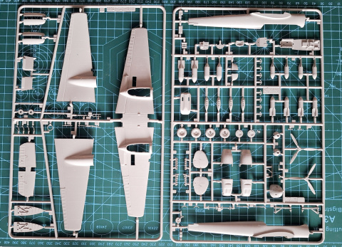 MODEL niemieckiego samolotu do sklejania Bf 110 C Zerstorer + mata modelarska A3, klej, pędzle, podkład, farby, lakier.. MODEL niemieckiego samolotu do sklejania Bf 110 C Zerstorer + mata modelarska A3, klej, pędzle, podkład, farby, lakier..