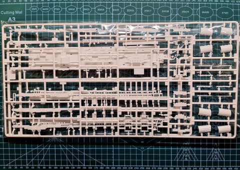 MODEL do sklejania statku TITANIC w skali 1:700 + zestaw farb, podkład, lakier, wash.. MODEL do sklejania statku TITANIC w skali 1:700 + zestaw farb, podkład, lakier, wash..