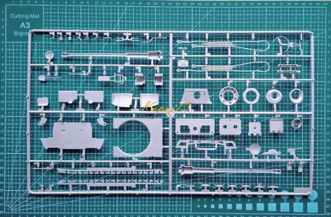 PANZER Tiger II Ausf .B King Tiger zestaw z matą modelarską A3, farbami, klejem, pędzelkami, taśmą.... Ardeny 1944 rok. PANZER Tiger II Ausf .B King Tiger zestaw z matą modelarską A3, farbami, klejem, pędzelkami, taśmą.... Ardeny 1944 rok.
