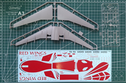 PLASTIKOWY model do sklejania samolot pasażerski Tu-204-100 skala 1:144 + mata A3, klej, zestaw farb do jego wykończenia..... PLASTIKOWY model do sklejania samolot pasażerski Tu-204-100 skala 1:144 + mata A3, klej, zestaw farb do jego wykończenia.....