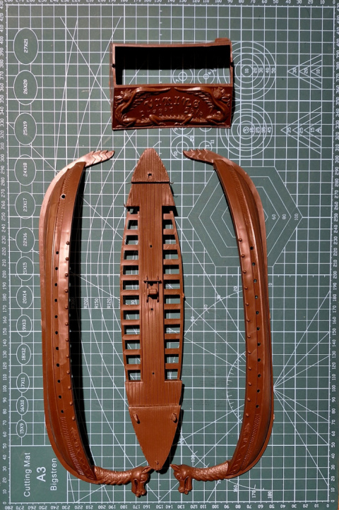 DUŻY MODEL łodzi Wikingów Drakkar skala 1:60, 31 cm + mata A3, klej, 3 pędzle, zestaw farb modelarskich z fabą podkładową.... DUŻY MODEL łodzi Wikingów Drakkar skala 1:60, 31 cm + mata A3, klej, 3 pędzle, zestaw farb modelarskich z fabą podkładową....