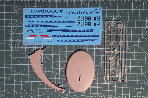 DUŻY plastikowy model do sklejania samolotu pasażerskiego Ił-86 + klej, 3 pędzle, farby.... DUŻY plastikowy model do sklejania samolotu pasażerskiego Ił-86 + klej, 3 pędzle, farby....