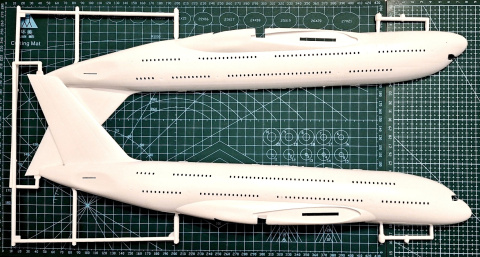 AIRBUS A380 NEW LIVERY plastikowy model do sklejania samolotu pasażerskiego + klej, 3 pędzle, podkład, farby.... AIRBUS A380 NEW LIVERY plastikowy model do sklejania samolotu pasażerskiego + klej, 3 pędzle, podkład, farby....