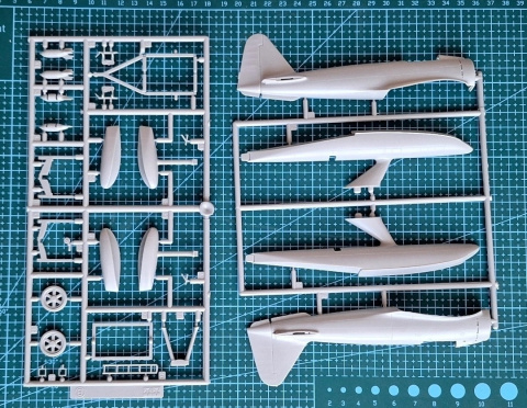 NAKAJIMA A6M2-N plastikowy model do sklejania samolotu zielony + mata modelarska A3, klej, pędzel x3, farby, lakier NAKAJIMA A6M2-N plastikowy model do sklejania samolotu zielony + mata modelarska A3, klej, pędzel x3, farby, lakier