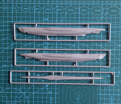MODEL niemiecki okręt podwodny U-Boot TYPE VII C/41 skala 1:350 + zestaw farb modelarskich z fabą podkładową.... MODEL niemiecki okręt podwodny U-Boot TYPE VII C/41 skala 1:350 + zestaw farb modelarskich z fabą podkładową....