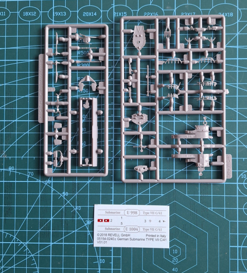 MODEL niemiecki okręt podwodny U-Boot TYPE VII C/41 skala 1:350 + zestaw farb modelarskich z fabą podkładową.... MODEL niemiecki okręt podwodny U-Boot TYPE VII C/41 skala 1:350 + zestaw farb modelarskich z fabą podkładową....