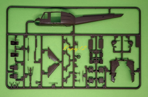 MODEL śmigłowca Bell UH-1B Huey+ podkład, farby, lakier, wash MODEL śmigłowca Bell UH-1B Huey+ podkład, farby, lakier, wash