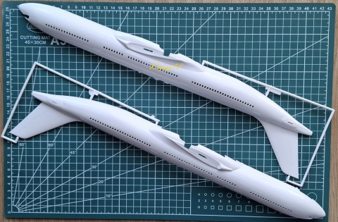 AIRBUS A340-300 duży plastikowy model do sklejania samolotu pasażerskiego + farby.... AIRBUS A340-300 duży plastikowy model do sklejania samolotu pasażerskiego + farby....