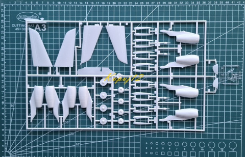 AIRBUS A340-300 duży plastikowy model do sklejania samolotu pasażerskiego + farby.... AIRBUS A340-300 duży plastikowy model do sklejania samolotu pasażerskiego + farby....