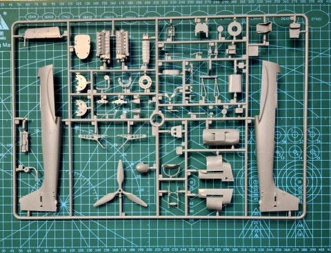 MODEL samolot do sklejania Junkers Ju-87 B-2/R-2 Picchiatello + mata A3, podkład, farby, lakier, wash, klej, pędzelek x 3 .... MODEL samolot do sklejania Junkers Ju-87 B-2/R-2 Picchiatello + mata A3, podkład, farby, lakier, wash, klej, pędzelek x 3 ....