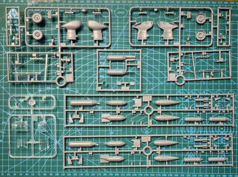 MODEL samolot do sklejania Junkers Ju-87 B-2/R-2 Picchiatello + podkład, farby, lakier, wash, klej, pędzelek x 3 .... MODEL samolot do sklejania Junkers Ju-87 B-2/R-2 Picchiatello + podkład, farby, lakier, wash, klej, pędzelek x 3 ....