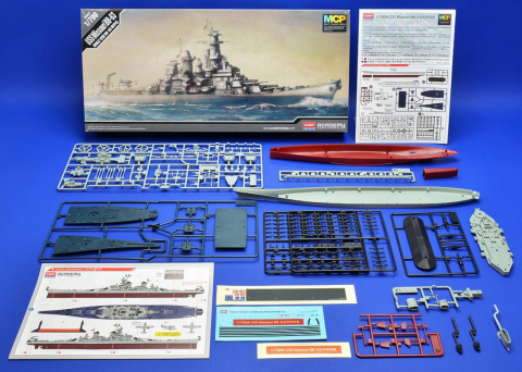 OKRĘT model amerykański pancernik , Missouri BB-63 skala 1:700+ mata A3, klej, zestaw farb modelarskich z fabą podkładową.... OKRĘT model amerykański pancernik , Missouri BB-63 skala 1:700+ mata A3, klej, zestaw farb modelarskich z fabą podkładową....