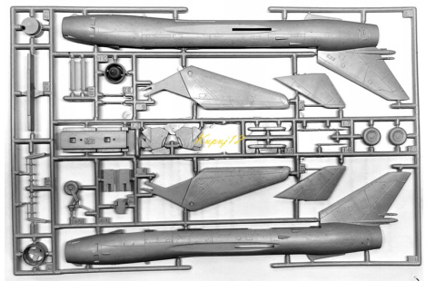 MODEL samolotu do sklejania Polski Su-22UM-3K Fitter G + farby do modeli, lakier, podkład, ZESTAW DLA MODELARZA MODEL samolotu do sklejania Polski Su-22UM-3K Fitter G + farby do modeli, lakier, podkład, ZESTAW DLA MODELARZA
