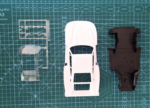 PORSCHE 935 Baby plastikowy model do sklejania samochodu + farby, klej... PORSCHE 935 Baby plastikowy model do sklejania samochodu + farby, klej...