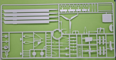 MODEL radzieckiego śmigłowca MIL Mi-4 + podkład, farby, lakier, klej, pędzelki MODEL radzieckiego śmigłowca MIL Mi-4 + podkład, farby, lakier, klej, pędzelki
