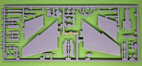 MODEL samolot do sklejania F-8E CRUSADER + podkład, farby,klej, farby MODEL samolot do sklejania F-8E CRUSADER + podkład, farby,klej, farby