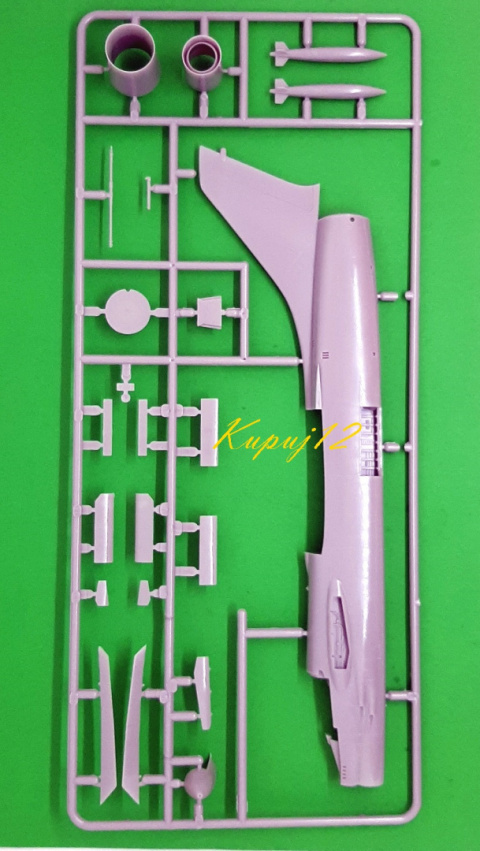 MODEL samolotu F-8E CRUSADER + mata, podkład, farby, lakier,klej, narzędzia MODEL samolotu F-8E CRUSADER + mata, podkład, farby, lakier,klej, narzędzia