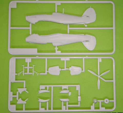 MODEL angieskiego samolotu Hawker Hurricane MK.IIC Smer skala 1:72 MODEL angieskiego samolotu Hawker Hurricane MK.IIC Smer skala 1:72