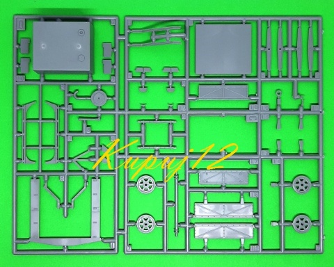 PLASTIKOWY model do sklejania francuski Transporter RENAULT UE +mata A3, farby akrylowe, podkład do farb akrylowych... PLASTIKOWY model do sklejania francuski Transporter RENAULT UE +mata A3, farby akrylowe, podkład do farb akrylowych...